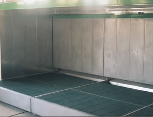 Кабини за боядисване с водна стена инсталирани в закрито помещение, близък план